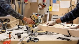 Réaliser une coupe de plinthe à 45 degrés : technique et astuces